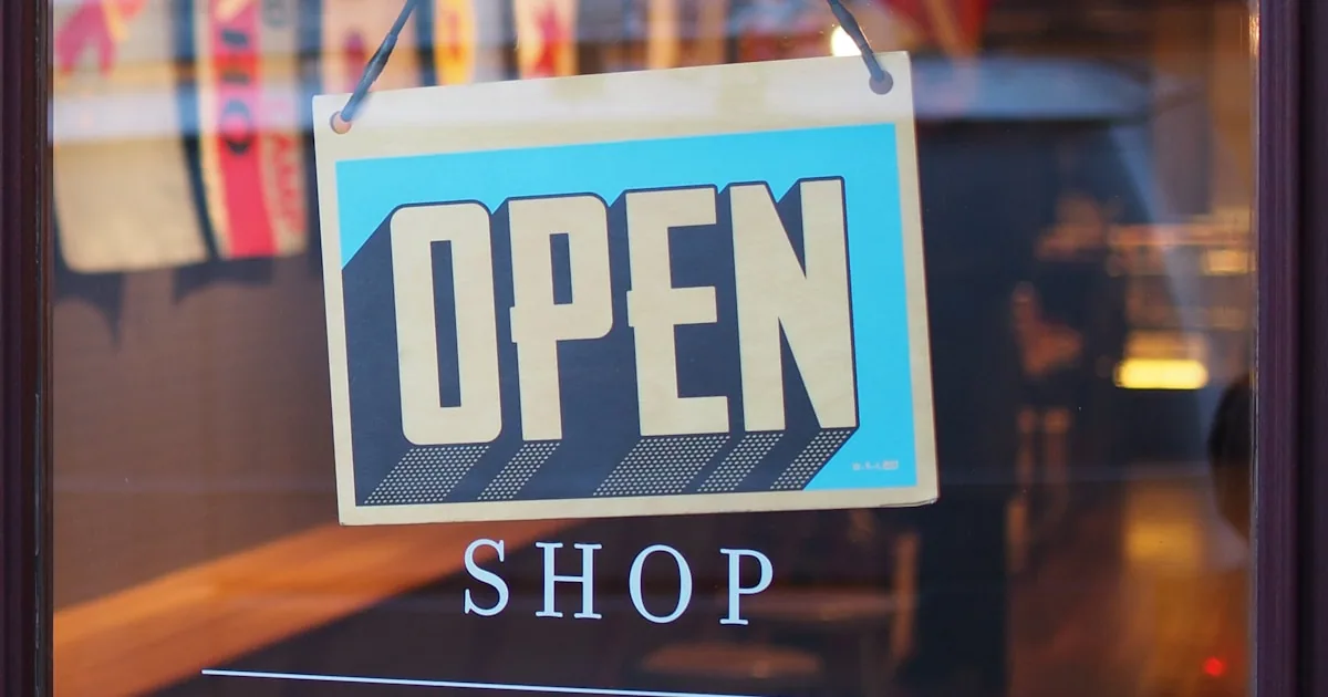 Retail operation connected to an online store